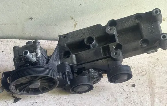 Volvo S80 Engine mounting bracket 8642196