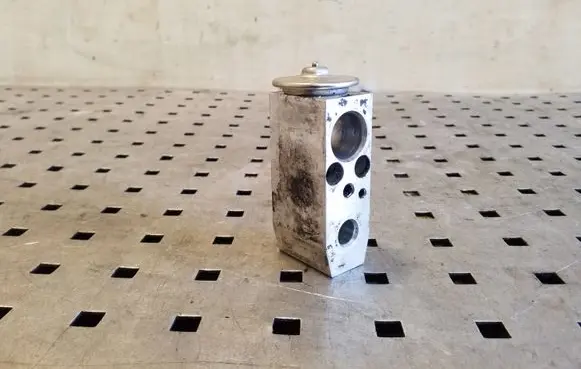 Air conditioning (A/C) expansion valve