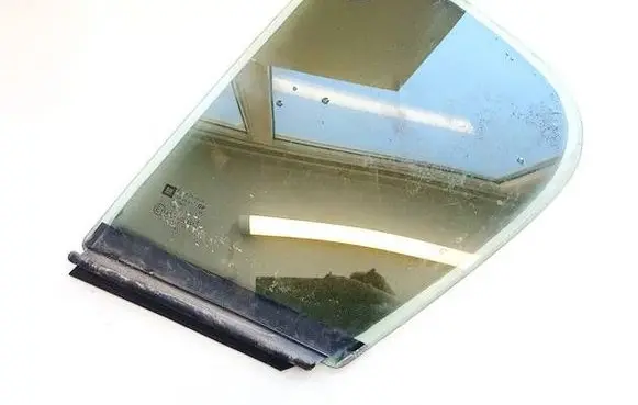 Opel Astra H Rear vent window glass AS2M3236DOT682