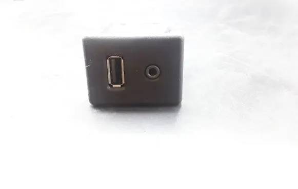 Opel Meriva B AUX in-socket connector 13339483