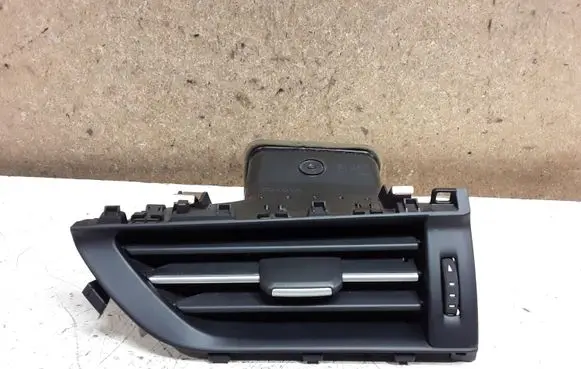 Toyota Avensis T270 Dashboard side air vent grill/cover trim 5565005160
