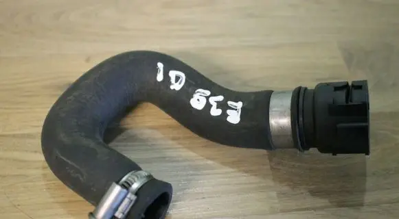 BMW 5 E39 Engine coolant pipe/hose