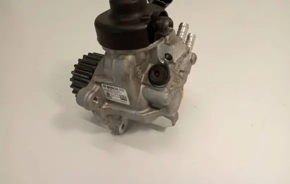 Audi A4 S4 B9 Fuel injection high pressure pump 04L130755E 11070716 0445010538