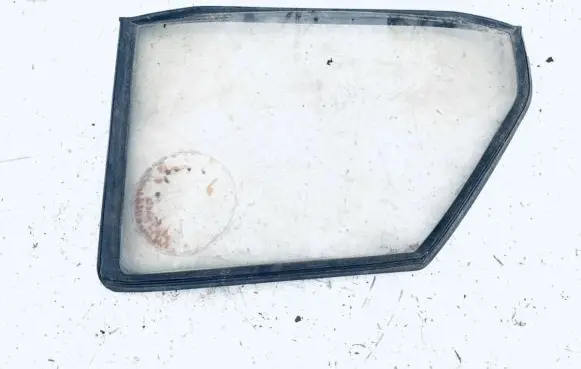Rear vent window glass