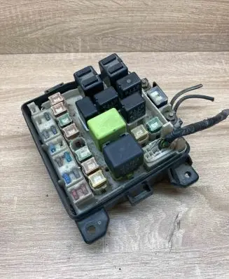 Mazda 323 Fuse module 03278G04