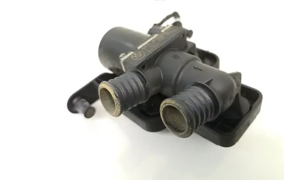 BMW 5 E60 E61 Coolant heater control valve 6920226 6411692022602 1147412174