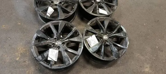 Volkswagen Taigo R18 alloy rim 