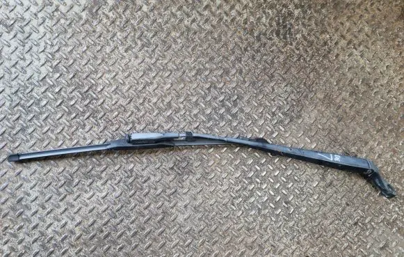 Windshield/front glass wiper blade