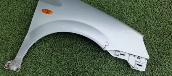 Nissan Almera Tino Fender 631004U130