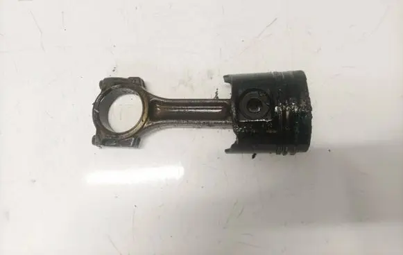 Nissan Primera Piston with connecting rod