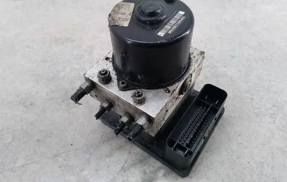 Ford Focus ABS Pump 3M512C405HB