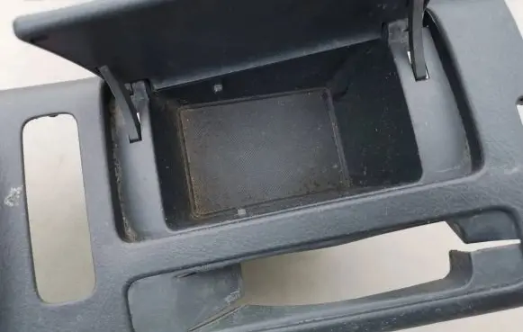 Toyota Avensis T250 Center console