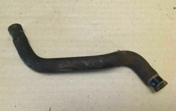Volkswagen Jetta I Engine coolant pipe/hose 171121109E
