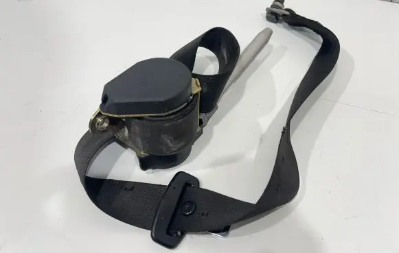 Volkswagen II LT Front seatbelt 566097100