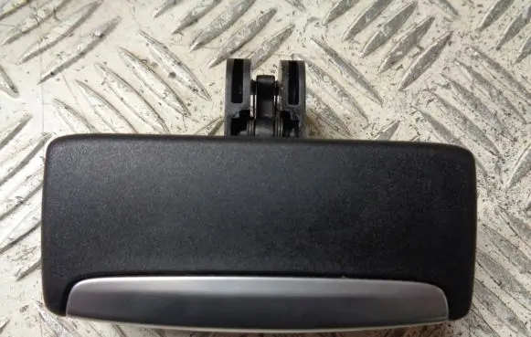 Ford Mondeo MK IV Glove box handle 