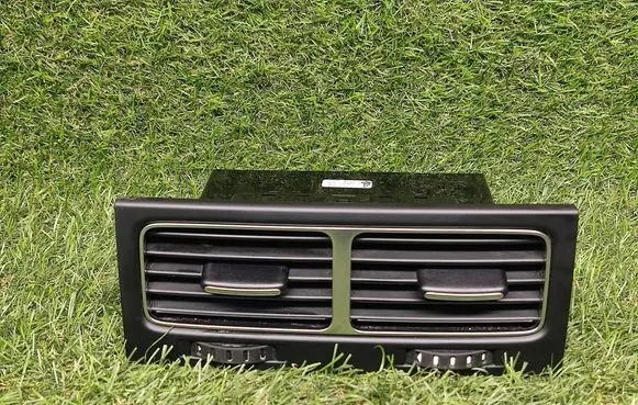Volkswagen Touareg II Rear air vent grill 7P6819203A 10002353 26F1672