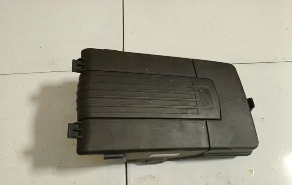 Volkswagen Jetta V Battery box tray cover/lid 1K0915443C