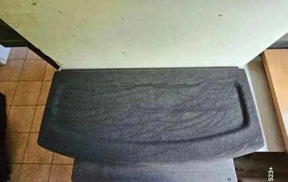 Volkswagen Golf V Parcel shelf
