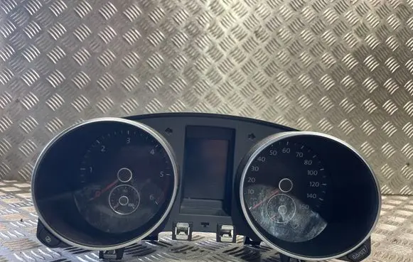 Volkswagen Golf VI Speedometer (instrument cluster) 5K0920971A
