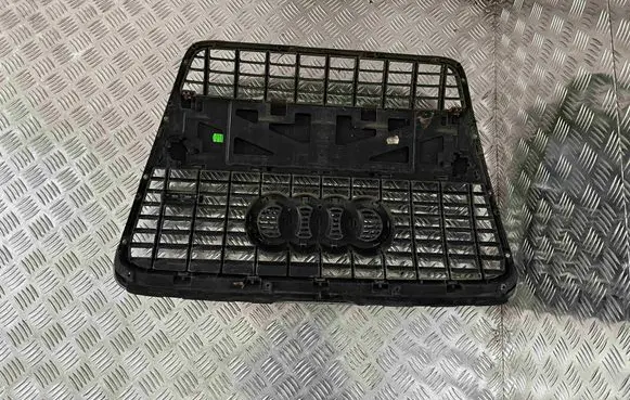 Audi A6 S6 C6 4F Front bumper upper radiator grill 4F0853651L