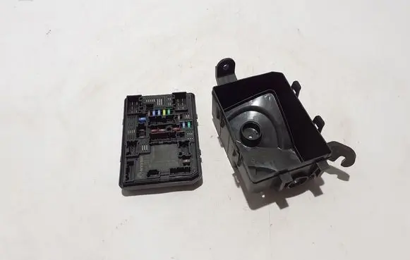 Renault Scenic E-Tech V Fuse module 284B70754R