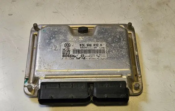 Volkswagen Jetta V Engine control unit/module 07K906032N 0261208988