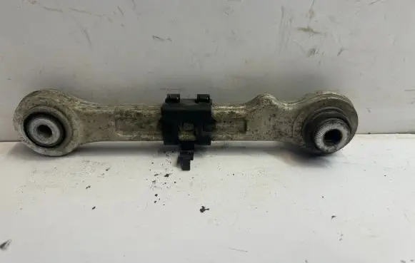 Maserati Levante Rear upper control arm/wishbone 670036722