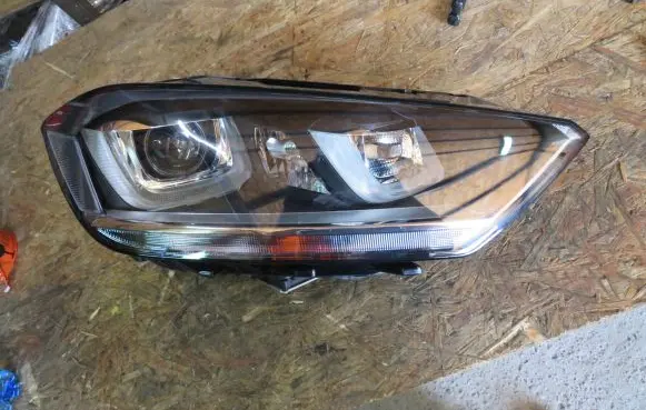 Volkswagen Golf Sportsvan Headlight/headlamp 517941033B