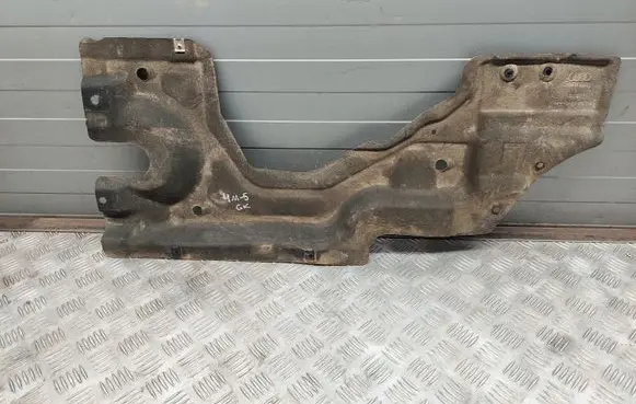Audi Q7 4M Fuel tank bottom protection 4M0825213J