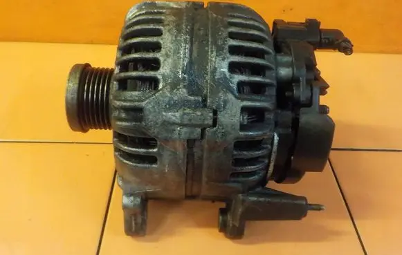Audi A3 S3 8P Generator/alternator 0124525188