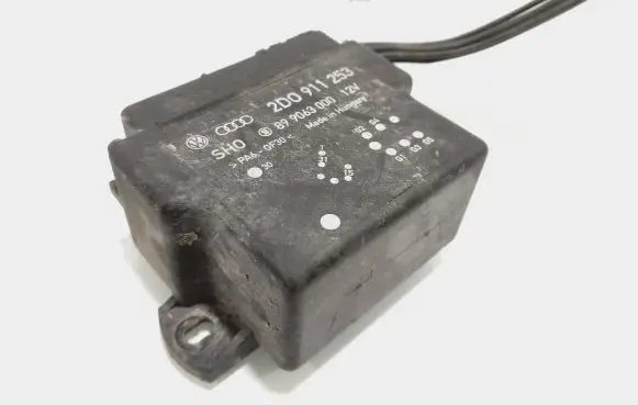 Volkswagen II LT Glow plug pre-heat relay 2D0911253 899063000