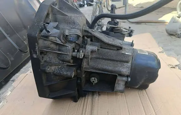 Mercedes-Benz Citan W415 Manual 5 speed gearbox JR5301 A117348 7701978893