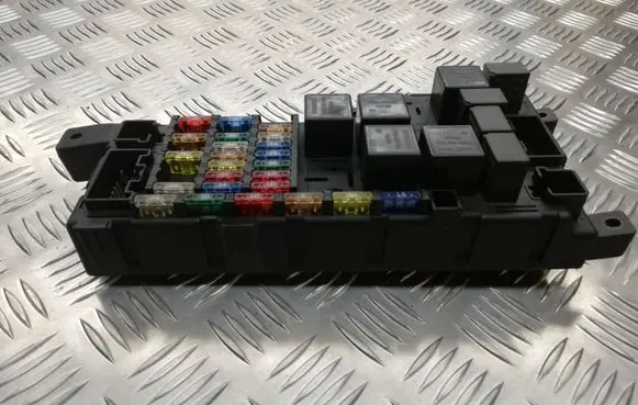 Volvo S60 Fuse module 518787205
