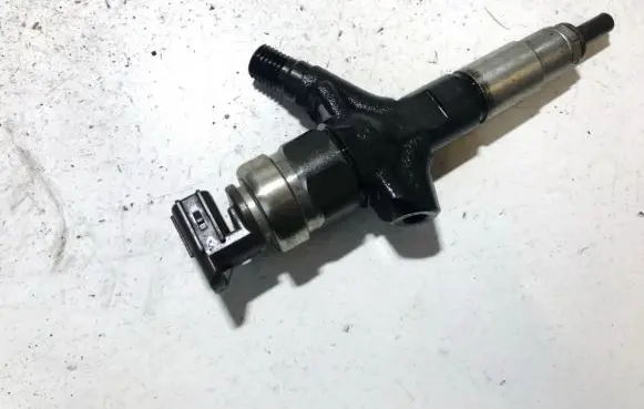 Subaru Legacy Fuel injector 16613aa020 07890