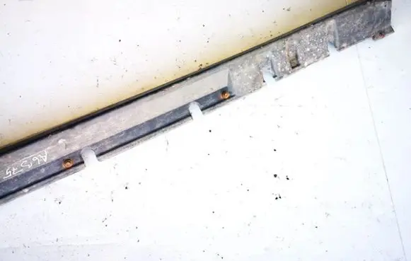 Mitsubishi Carisma Sill mb944767