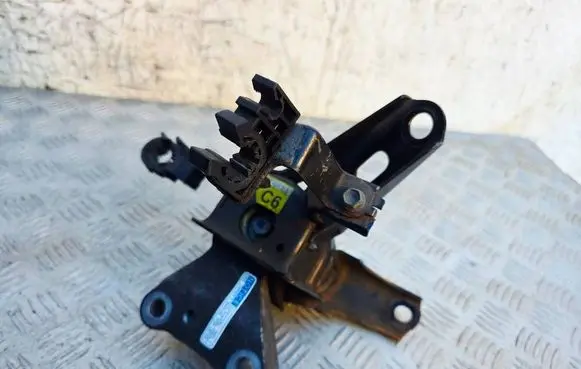 Toyota Auris E180 Engine mount bracket 
