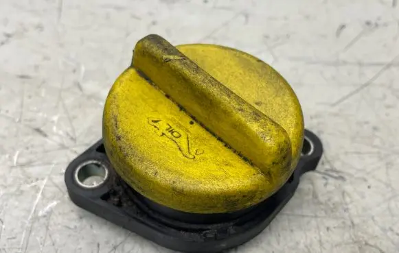 Opel Vectra C Oil filler cap 