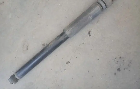 Nissan Leaf I (ZE0) Rear shock absorber/damper