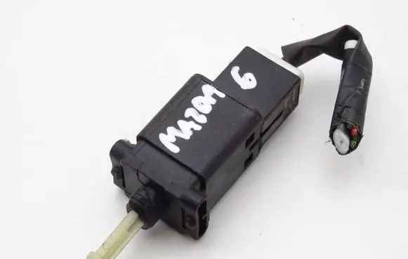 Mazda 6 Brake pedal sensor switch 331007 EGJB22