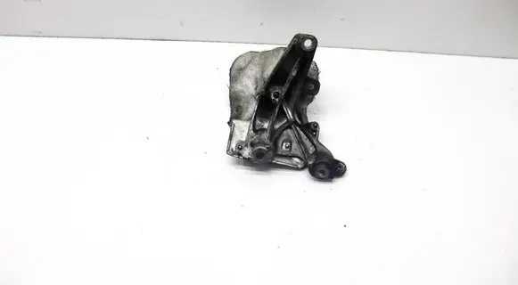 Engine mounting bracket