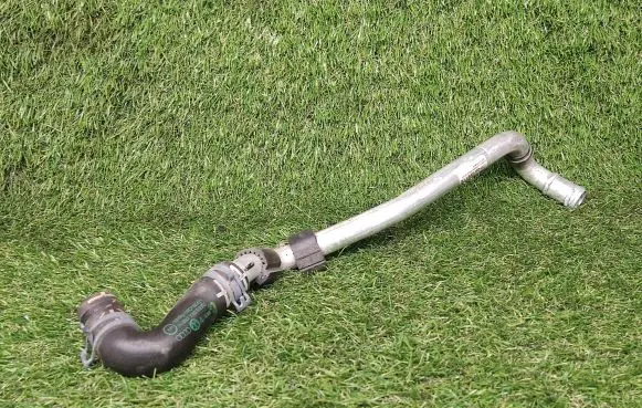 Volkswagen Touareg II Engine coolant pipe/hose 7P0819911E