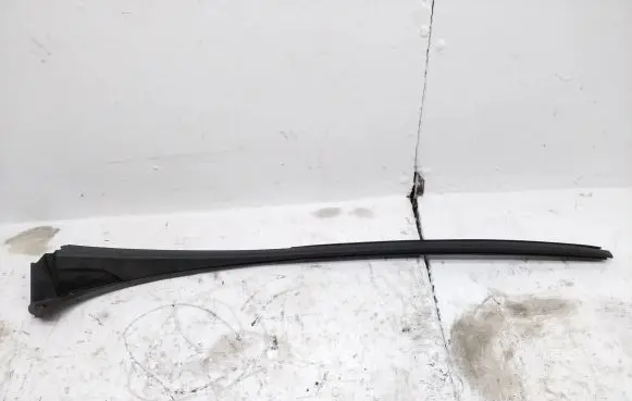 Opel Vivaro Windshield trim 104555A2 104553A2 93867905