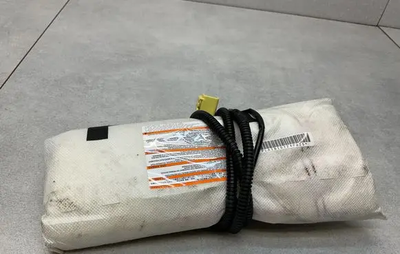 Nissan Juke I F15 Seat airbag