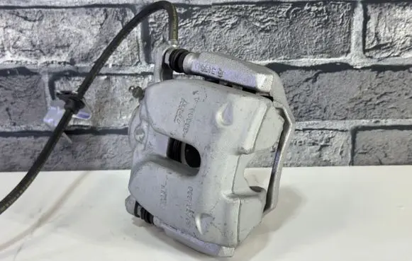 BMW X3 G01 Front brake caliper 6882254