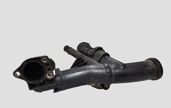 Volkswagen Golf VII Engine coolant pipe/hose 04L121026F 04L121111