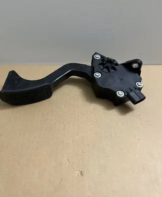 Toyota RAV 4 (XA40) Accelerator throttle pedal 7811042040