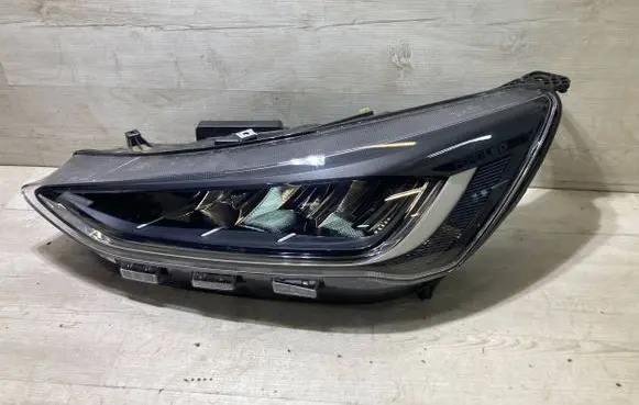 Ford Focus Headlight/headlamp nX7B13E015CF