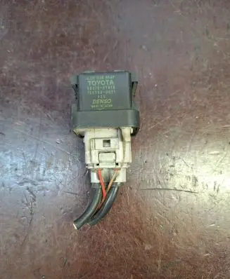 Toyota Avensis T250 Glow plug pre-heat relay 2861067010 1567000671