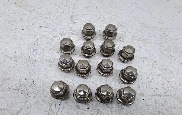 Ford Kuga III Anti-theft wheel nuts and lock 