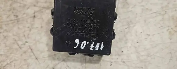 Peugeot 107 Day light relay 0617004240 826421200 8281070010